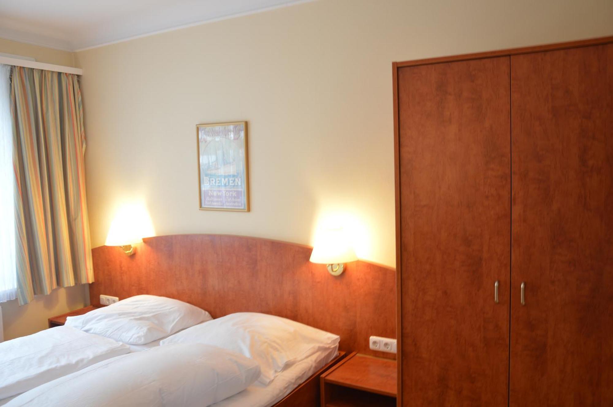 Double Room with Private External Bathroom,1648889395:JPEG
